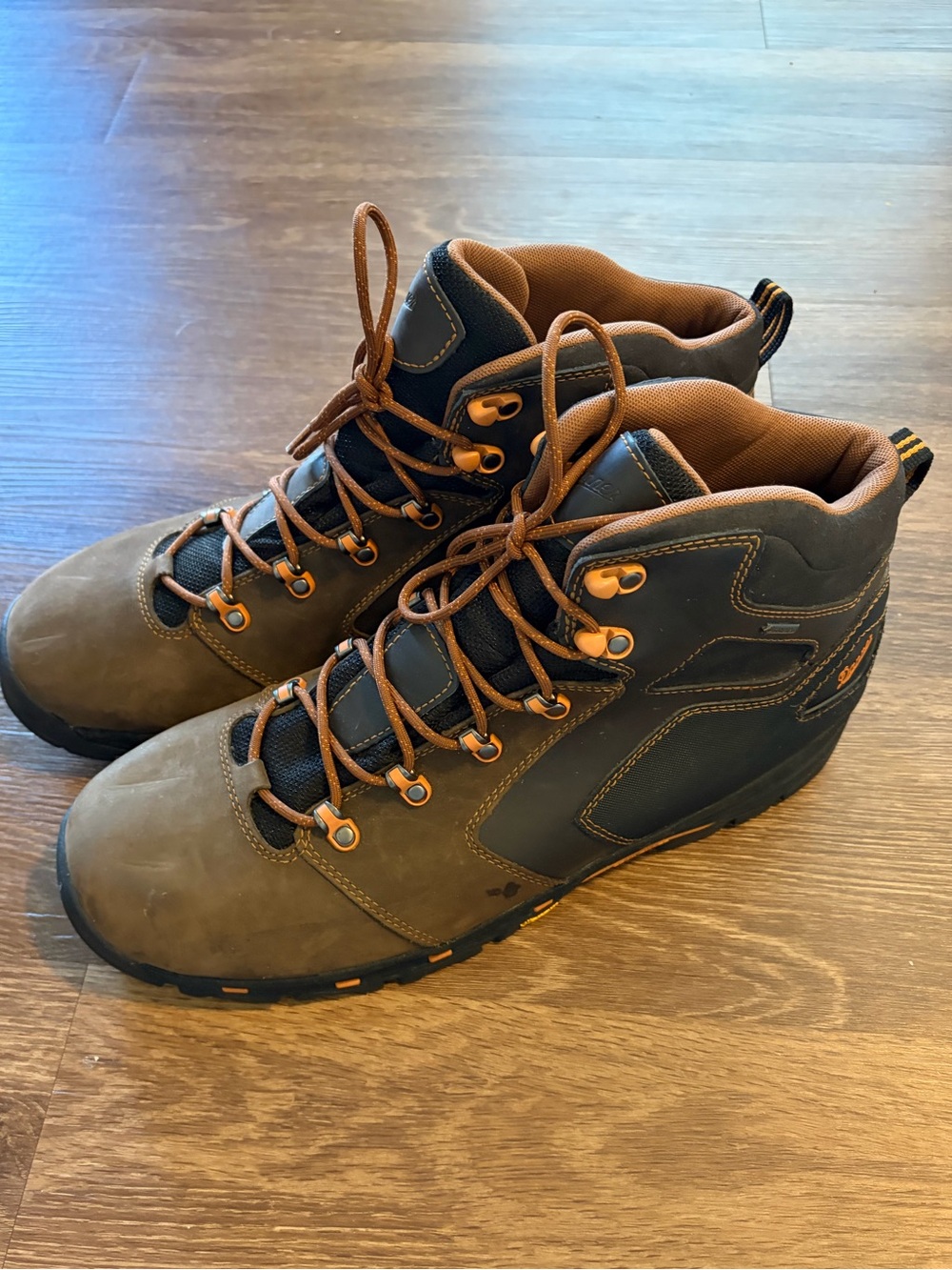 Danner Vicious 4.5 Men's Gore-Tex Hiking Work
Size 16.  Like new condition!